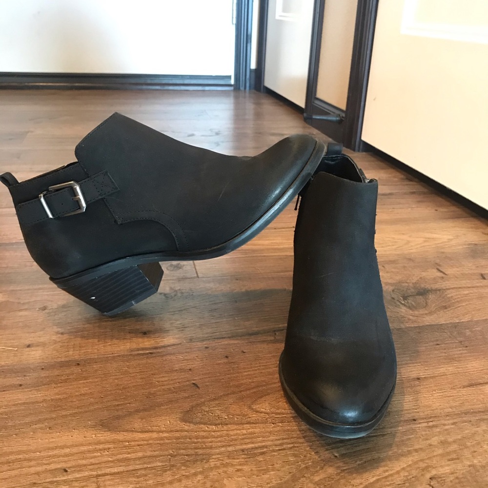 Woman’s Sonoma Black Ankle Boots